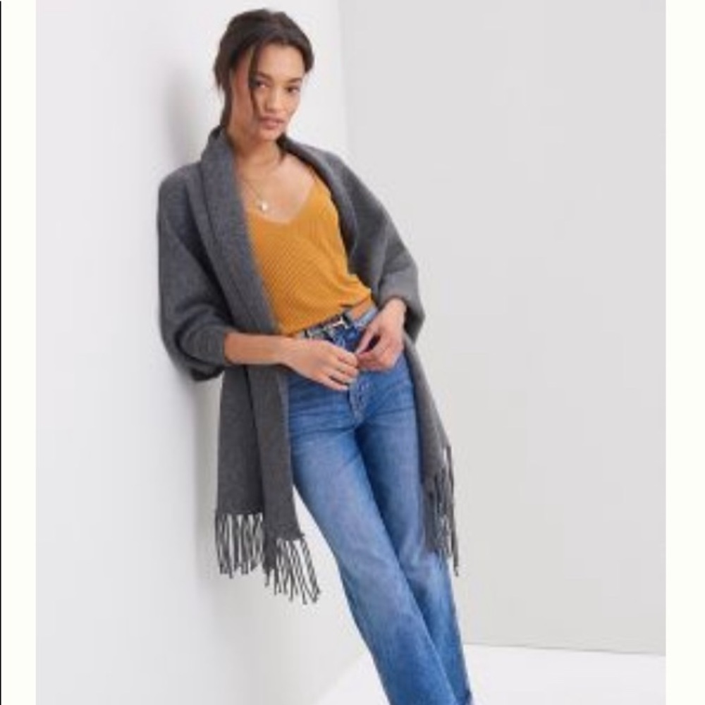 MARI FRINGED WRAP